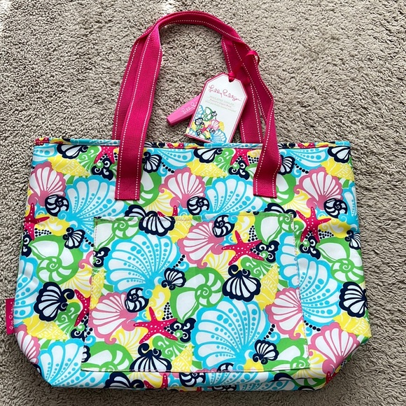 Lilly Pulitzer Handbags - Like new Chiquita bonita shells large zippered insulated cooler tote bag
